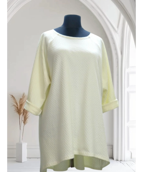 Trapezowa tunika z dłuższym tyłem i błyszczącą nitką - ecru